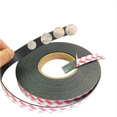 Fleksibilen magnetni trak iz neodima